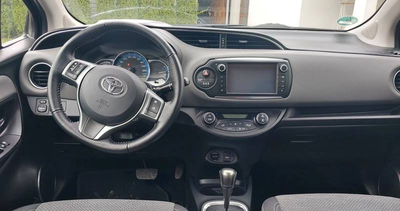 Toyota Yaris cena 47900 przebieg: 58000, rok produkcji 2015 z Tarnobrzeg małe 56